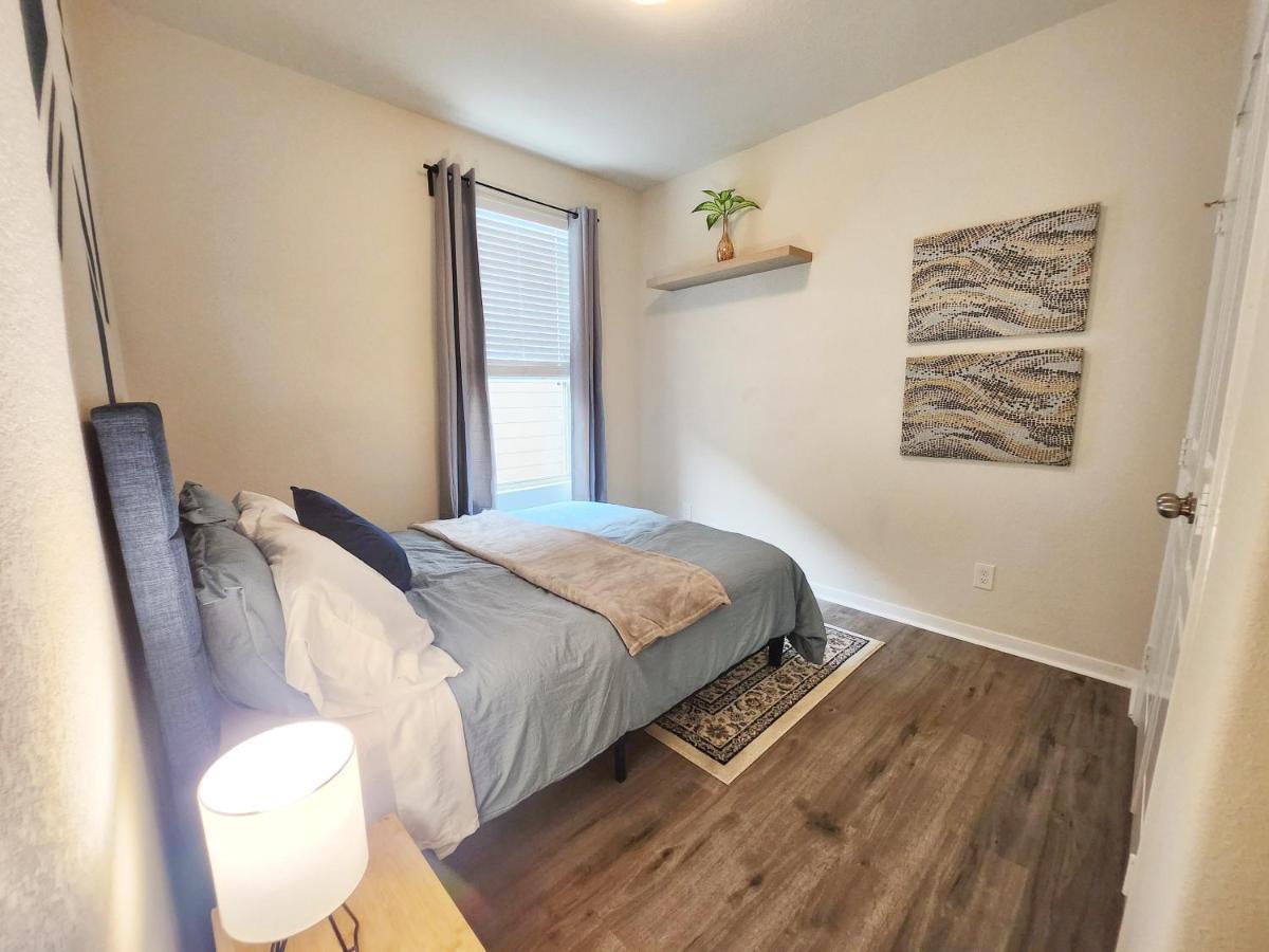4 Bedroom Home Near Downtown Med Center Nrg Stadium Pearland Skyview Long By Ion Rentals Houston Bagian luar foto