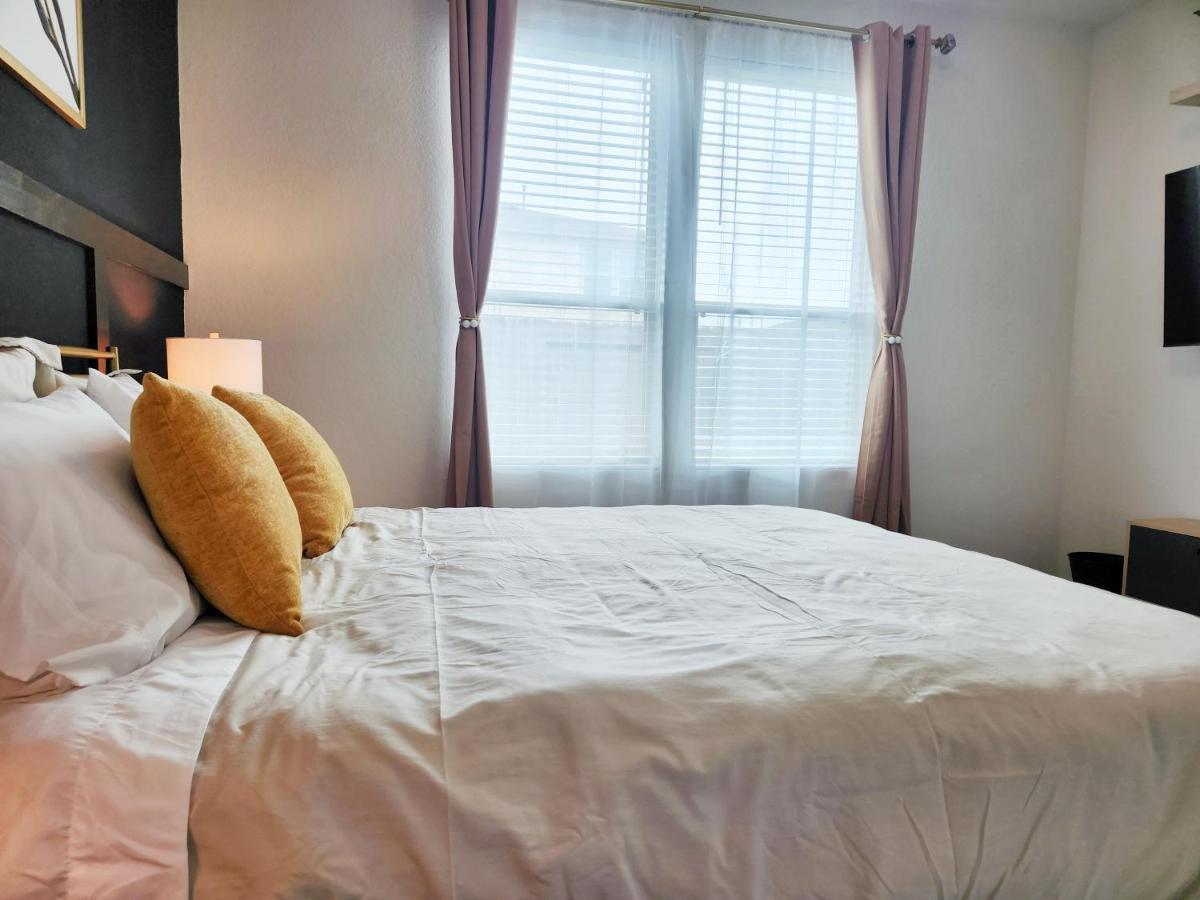 4 Bedroom Home Near Downtown Med Center Nrg Stadium Pearland Skyview Long By Ion Rentals Houston Bagian luar foto