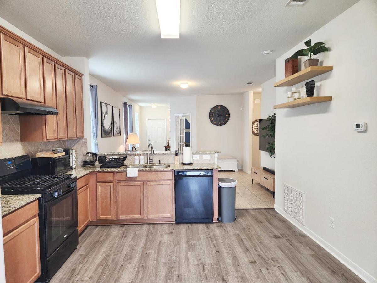 4 Bedroom Home Near Downtown Med Center Nrg Stadium Pearland Skyview Long By Ion Rentals Houston Bagian luar foto