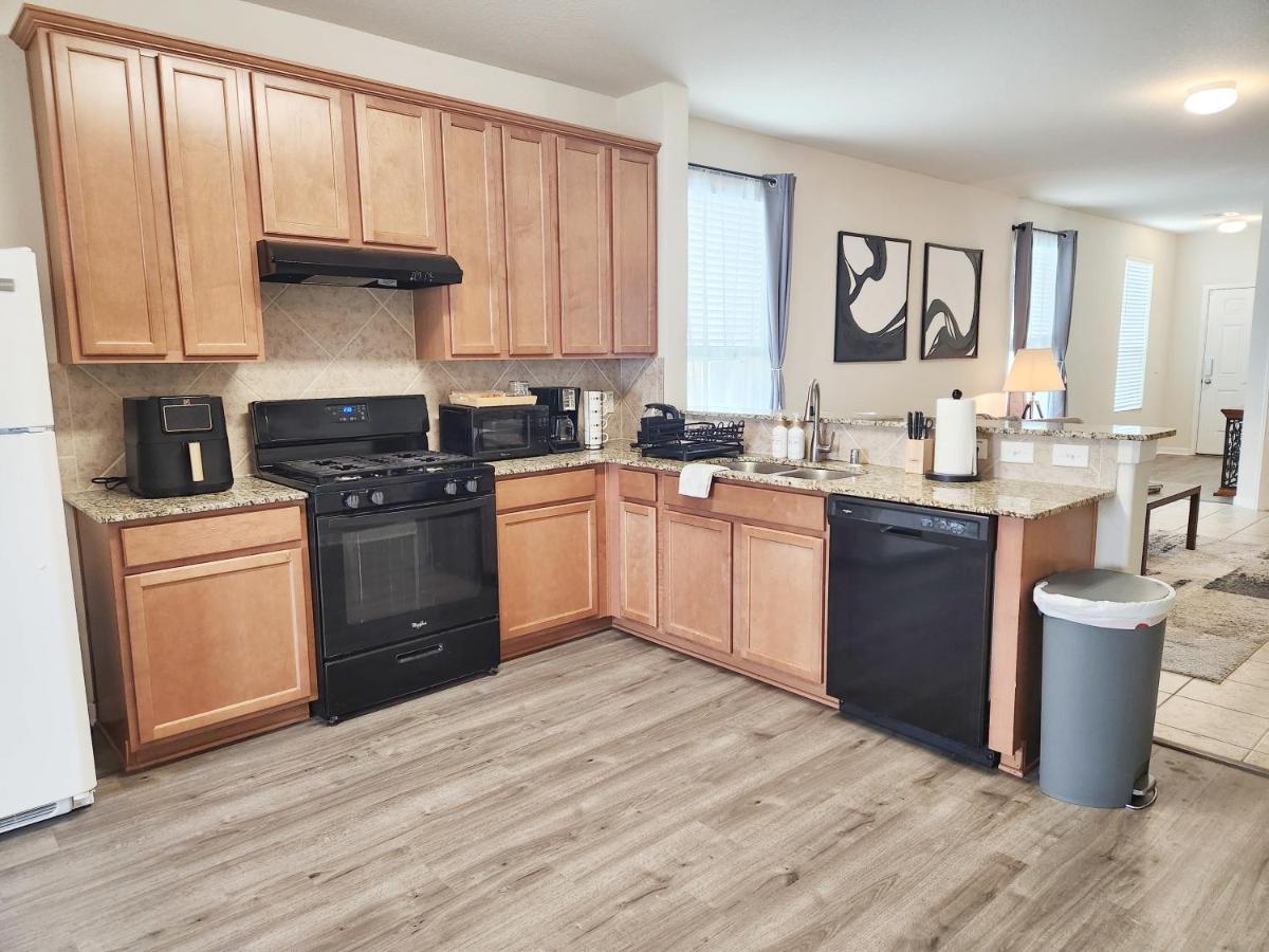 4 Bedroom Home Near Downtown Med Center Nrg Stadium Pearland Skyview Long By Ion Rentals Houston Bagian luar foto