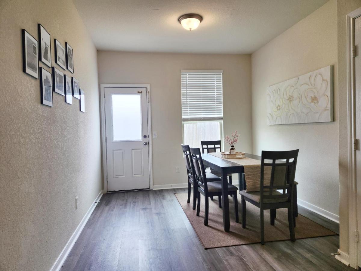 4 Bedroom Home Near Downtown Med Center Nrg Stadium Pearland Skyview Long By Ion Rentals Houston Bagian luar foto