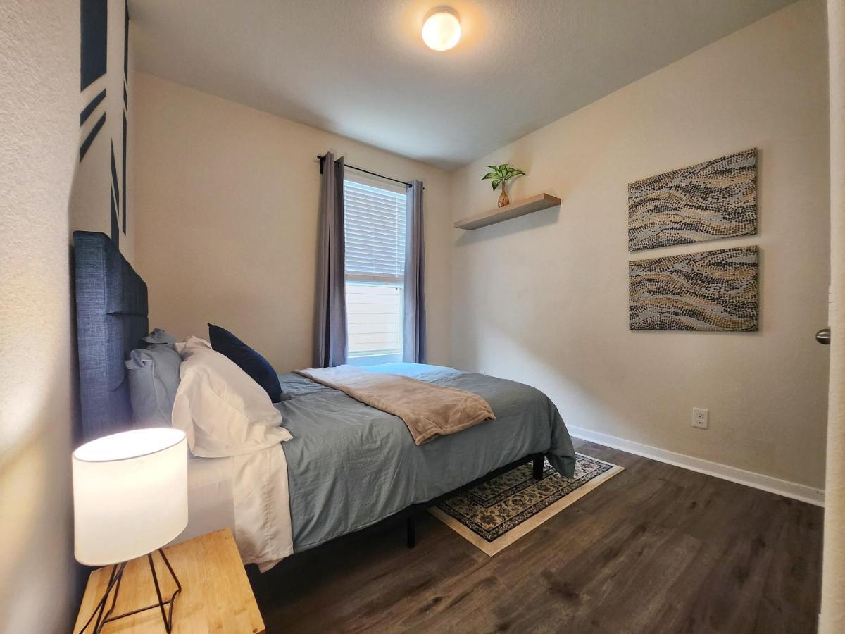 4 Bedroom Home Near Downtown Med Center Nrg Stadium Pearland Skyview Long By Ion Rentals Houston Bagian luar foto
