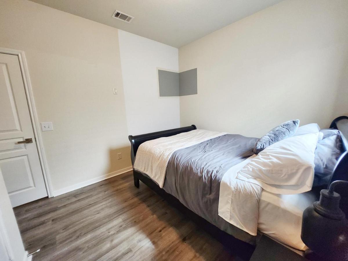 4 Bedroom Home Near Downtown Med Center Nrg Stadium Pearland Skyview Long By Ion Rentals Houston Bagian luar foto